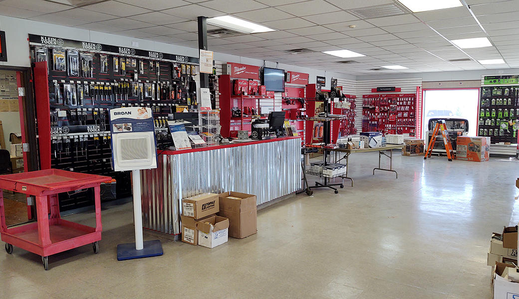 Where to Buy Outboard Motors in Canada. Close-up of a modern outboard motor with visible parts such as the engine housing, propeller, and steering controls, representing our marine equipment services—reach out via our contact page.